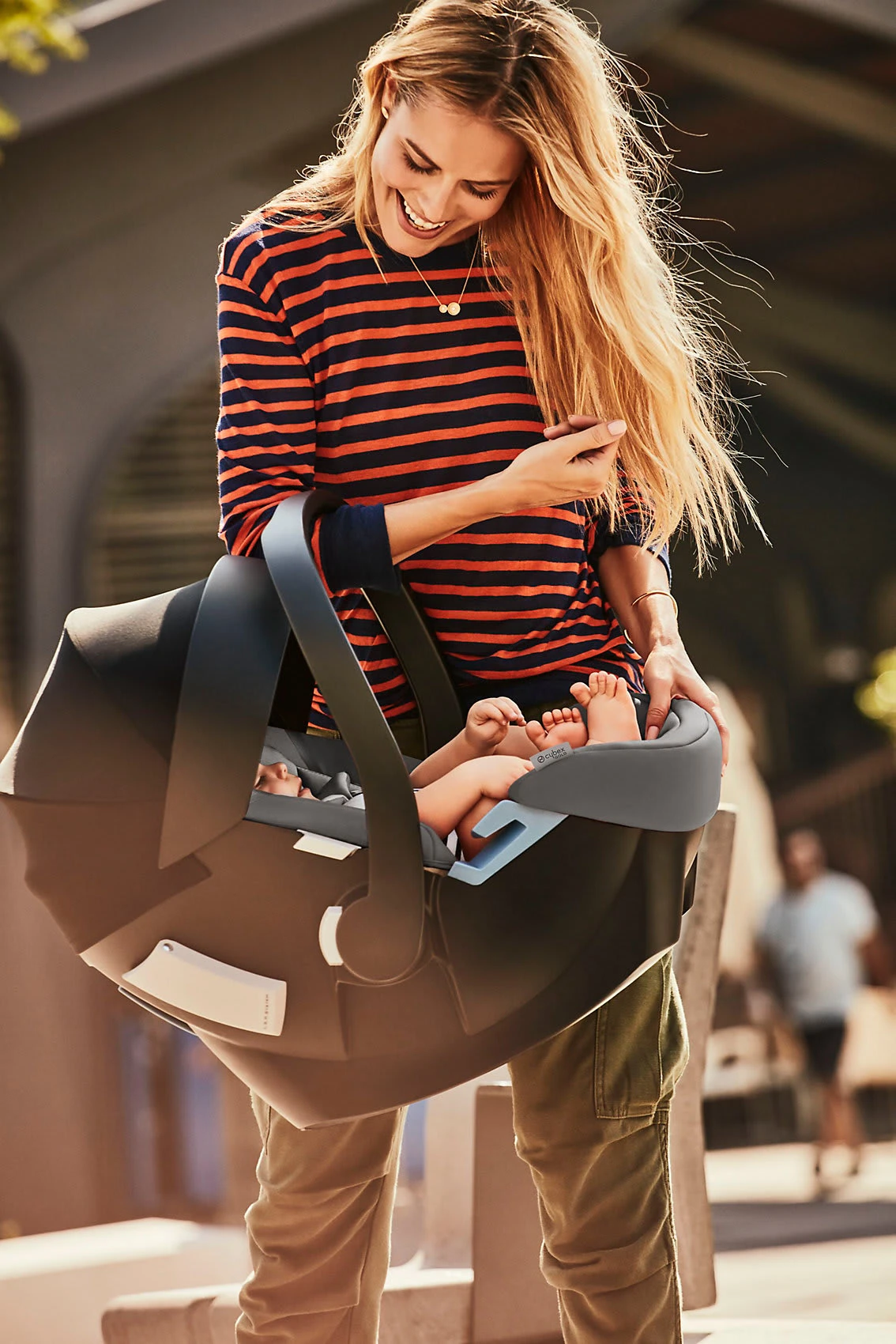 CYBEX Babyschale Aton 5, Gold-Line, Navy Blue 4 CYBEX Babyschale Aton 5, Gold-Line, Navy Blue – Bild 2