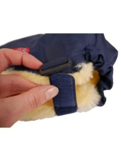 Lammfell-Handwärmer "Siggy" In Dunkelblau -Babyartikelgeschäft kaiser naturfellprodukte lammfell handwarmer siggy in dunkelblau 3
