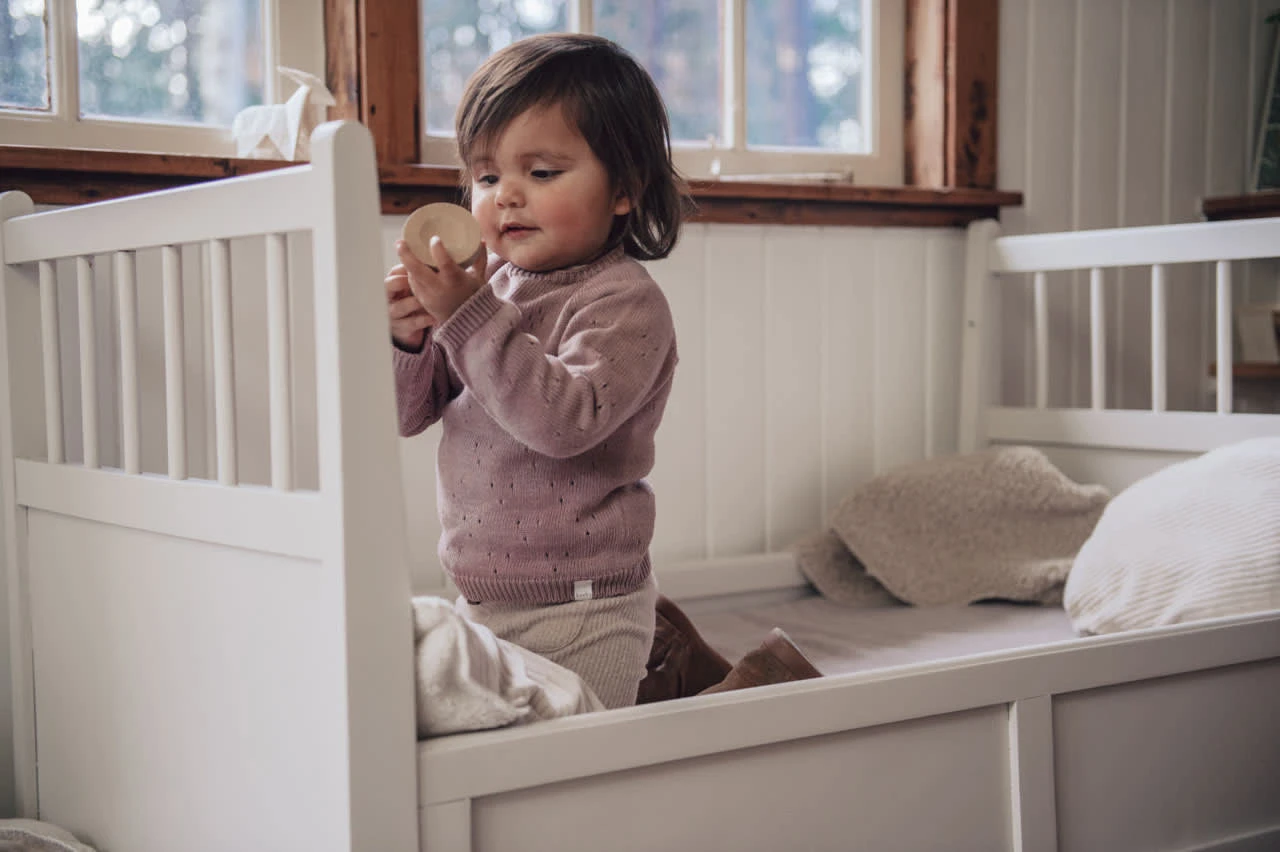 Babypullover Ajour Dinan In Violett 5 Babypullover Ajour Dinan In Violett – Bild 3