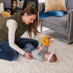 Lamaze Clip & Go Olivia, Die Orange - Hängespielzeug 17 Lamaze Clip & Go Olivia, Die Orange - Hängespielzeug -Babyartikelgeschäft lamaze clip and go olivia die orange hangespielzeug 5