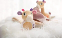Nici Greifling Giraffe Sasuma Mit Rassel, 12 Cm (48035) -Babyartikelgeschäft nici greifling giraffe sasuma mit rassel 12 cm 48035 5