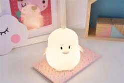 Nachtlicht Good Night Penguin In Weiß -H:122mm -Babyartikelgeschäft pauleen nachtlicht good night penguin in weiss h 122mm 3