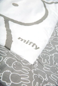 Roba Spiel- Und Krabbeldecke Miffy, 100x100 Cm 8 Roba Spiel- Und Krabbeldecke Miffy, 100x100 Cm -Babyartikelgeschäft roba spiel und krabbeldecke miffy 100x100 cm 1