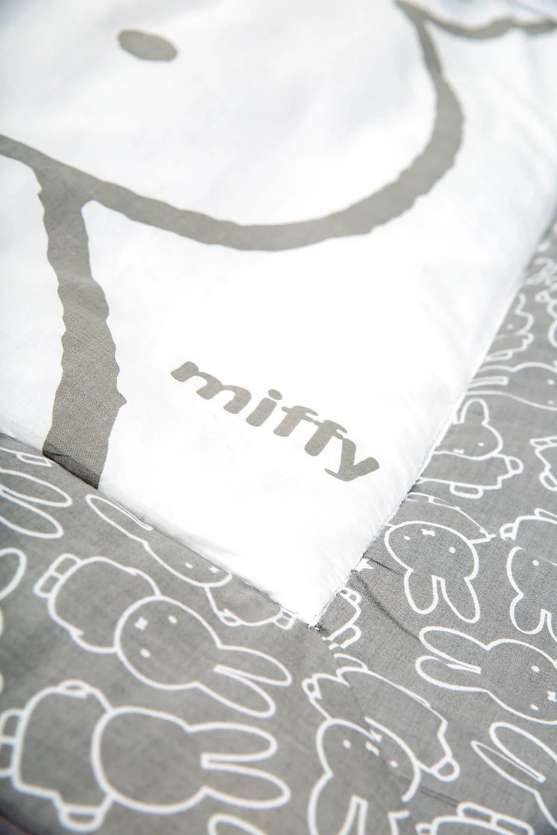 Roba Spiel- Und Krabbeldecke Miffy, 100x100 Cm 4 Roba Spiel- Und Krabbeldecke Miffy, 100x100 Cm – Bild 2