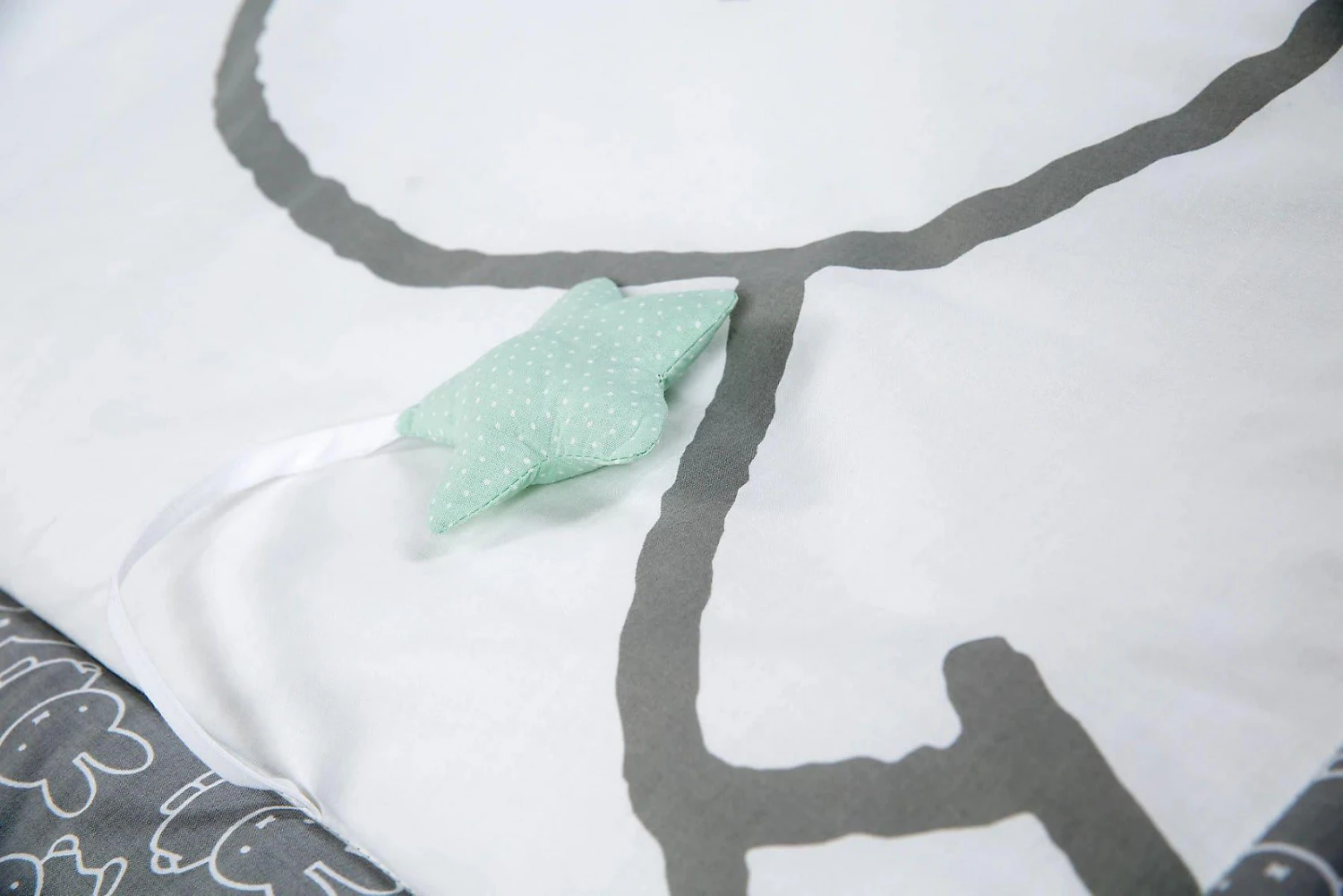 Roba Spiel- Und Krabbeldecke Miffy, 100x100 Cm 6 Roba Spiel- Und Krabbeldecke Miffy, 100x100 Cm – Bild 4